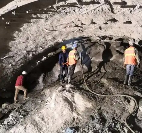 灵宝拱顶带模注浆料的施工流程及注意事项